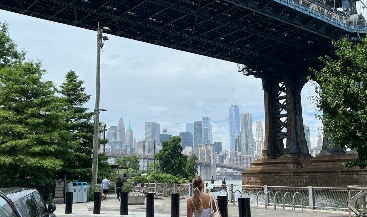 Jente i New York